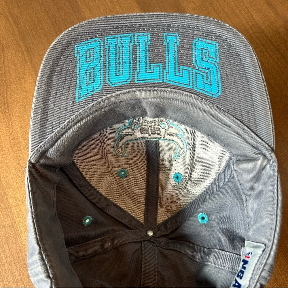 NBA Chicago Bulls Adult Gray and Teal Blue Embroidered SnapBack Baseball Cap - Picture 7 of 13